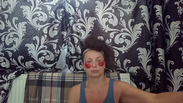 Snapshot of LindaStarS chatting on 06-22-26, 05:37 LindaStarS online show from 06-22-26, 05:37