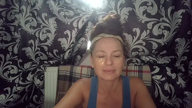 Snapshot of LindaStarS chatting on 07-10-26, 04:06 LindaStarS online show from 07-10-26, 04:06