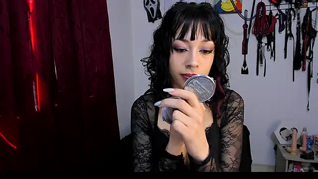 Snapshot of dungeongirls chatting on 01-11-25, 07:05 dungeongirls online show from 01-11-25, 07:05