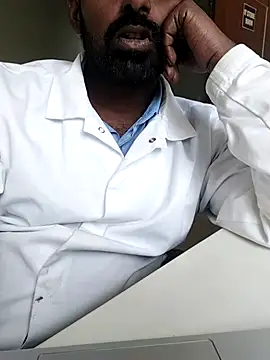 Snapshot of honeyboy4aunty chatting on 03-22-25, 06:00 honeyboy4aunty online show from 03-22-25, 06:00