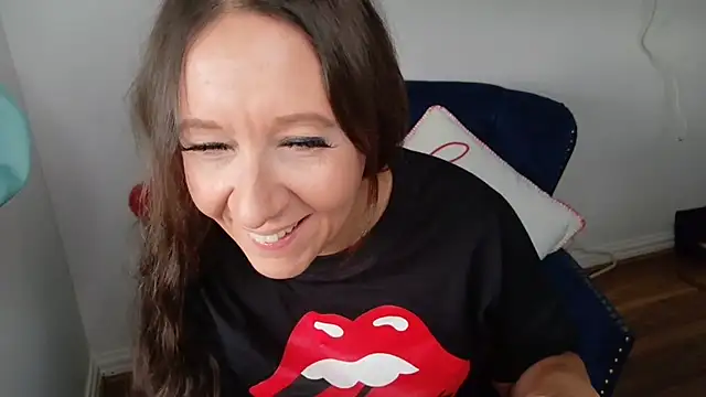Snapshot of hotmilfmilly chatting on 09-11-25, 07:41 hotmilfmilly online show from 09-11-25, 07:41