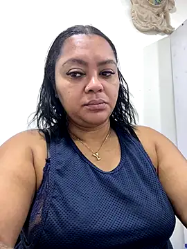 Snapshot of yanza2002 chatting on 10-28-25, 11:07 yanza2002 online show from 10-28-25, 11:07