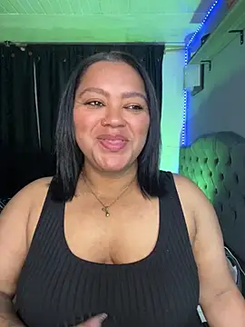 Snapshot of yanza2002 chatting on 11-28-25, 11:18 yanza2002 online show from 11-28-25, 11:18