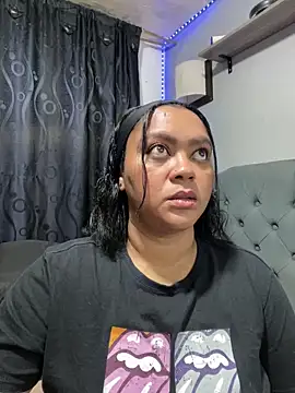 Snapshot of yanza2002 chatting on 12-03-25, 11:14 yanza2002 online show from 12-03-25, 11:14