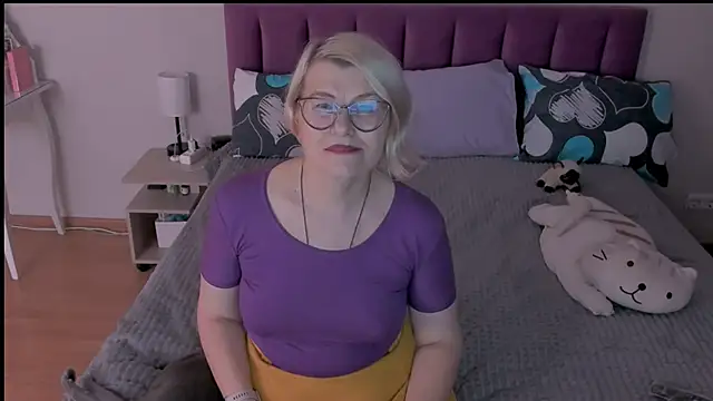 sabrinamacmarren online show from 02-25-25, 04:31