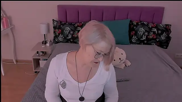 sabrinamacmarren online show from 03-08-25, 05:17