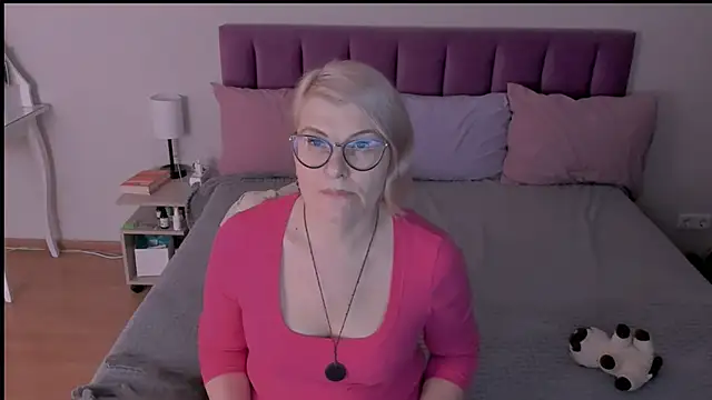 sabrinamacmarren online show from 03-18-25, 07:42