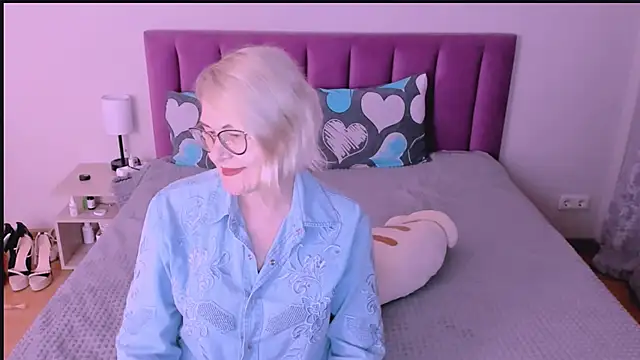 sabrinamacmarren online show from 09-08-25, 05:12