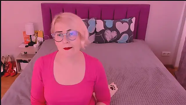 sabrinamacmarren online show from 10-17-25, 01:35