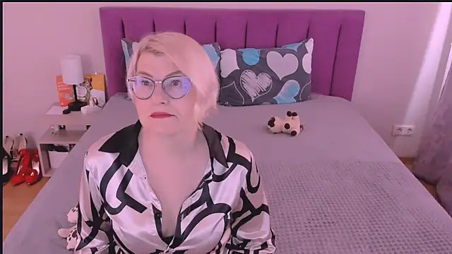 sabrinamacmarren online show from 10-18-25, 12:06