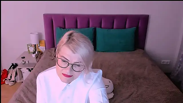 sabrinamacmarren online show from 11-08-25, 02:28