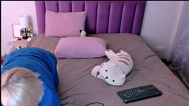 sabrinamacmarren online show from 11-24-25, 09:58