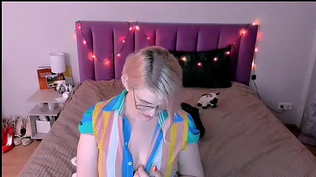 sabrinamacmarren online show from 12-13-25, 07:53