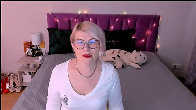 sabrinamacmarren online show from 12-16-25, 11:59