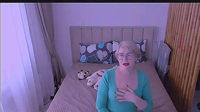 sabrinamacmarren online show from 04-06-26, 01:23