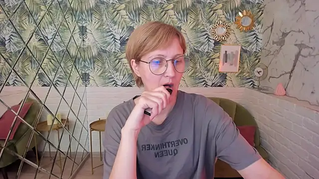 Snapshot of Paris_Cherry chatting on 05-30-26, 06:05 Paris Cherry online show from 05-30-26, 06:05