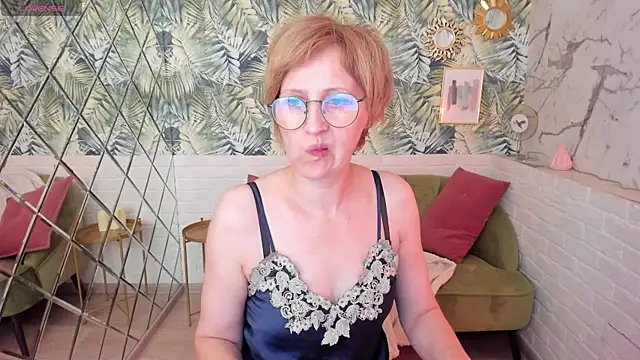 Snapshot of Paris_Cherry chatting on 05-31-26, 06:09 Paris Cherry online show from 05-31-26, 06:09