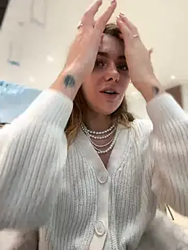 MariiD online show from 12-30-24, 11:15