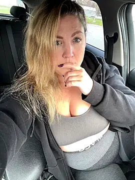 Snapshot of Anna_Alexa chatting on 11-01-25, 10:06 Anna Alexa online show from 11-01-25, 10:06