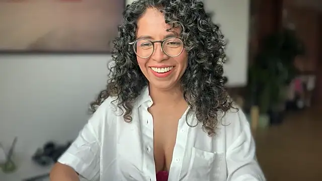 Snapshot of illaroom chatting on 10-28-25, 04:53 illaroom online show from 10-28-25, 04:53