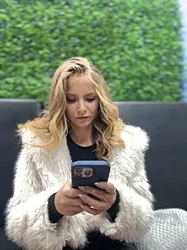 AnastasiaAniess online show from 10-04-25, 06:28