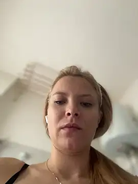 Snapshot of AnastasiaAniess chatting on 02-28-26, 10:27 AnastasiaAniess online show from 02-28-26, 10:27