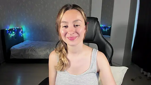 Snapshot of EllaFresh chatting on 06-28-26, 04:02 EllaFresh online show from 06-28-26, 04:02