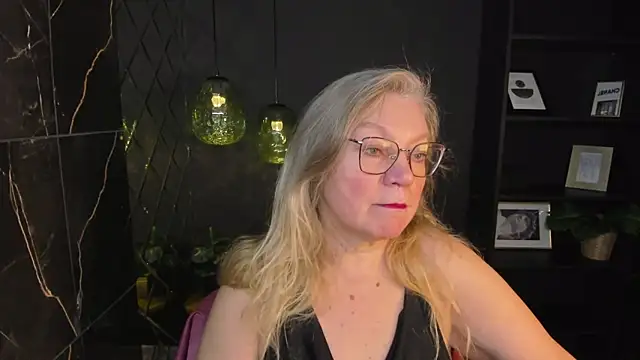 NataliMellow online show from 12-19-25, 01:18