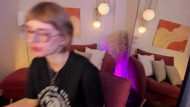 Snapshot of RubySoft chatting on 11-17-25, 09:09 RubySoft online show from 11-17-25, 09:09