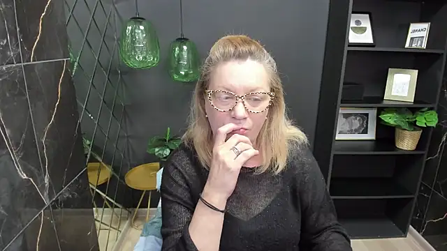 LeaPure online show from 03-01-25, 05:09