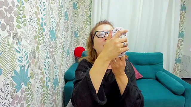 LeaPure online show from 09-27-25, 05:12