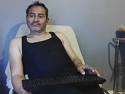 Snapshot of dantehot2020 chatting on 01-17-25, 08:00 dantehot2020 online show from 01-17-25, 08:00