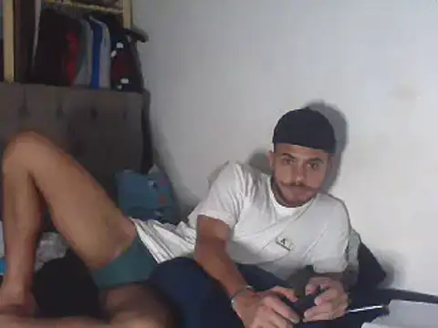 Snapshot of LoudLikeness chatting on 03-07-25, 07:41 LoudLikeness online show from 03-07-25, 07:41