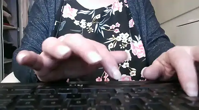 Snapshot of heidi60 chatting on 02-24-25, 08:27 heidi60 online show from 02-24-25, 08:27