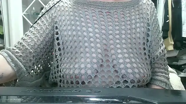 Snapshot of heidi60 chatting on 11-01-25, 05:04 heidi60 online show from 11-01-25, 05:04