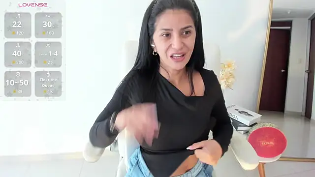 Snapshot of renata_t_ chatting on 04-17-26, 04:54 renata t online show from 04-17-26, 04:54