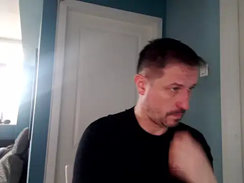 Snapshot of MisterFaithRO chatting on 04-19-26, 02:05 MisterFaithRO online show from 04-19-26, 02:05