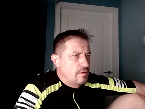 Snapshot of MisterFaithRO chatting on 04-21-26, 09:39 MisterFaithRO online show from 04-21-26, 09:39