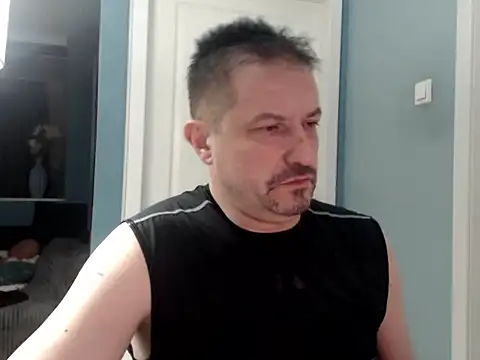 Snapshot of MisterFaithRO chatting on 04-23-26, 01:18 MisterFaithRO online show from 04-23-26, 01:18
