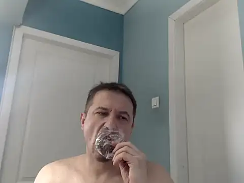 Snapshot of MisterFaithRO chatting on 05-05-26, 01:41 MisterFaithRO online show from 05-05-26, 01:41
