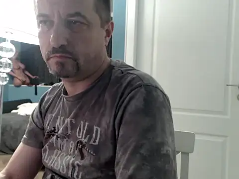 Snapshot of MisterFaithRO chatting on 05-10-26, 09:31 MisterFaithRO online show from 05-10-26, 09:31