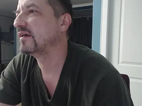 Snapshot of MisterFaithRO chatting on 05-17-26, 01:47 MisterFaithRO online show from 05-17-26, 01:47