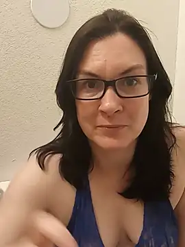 Snapshot of DesreRose chatting on 06-25-26, 10:58 DesreRose online show from 06-25-26, 10:58