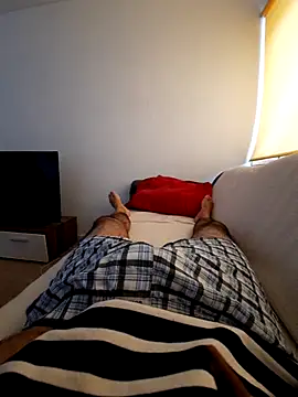 Snapshot of mogli444 chatting on 01-11-26, 01:05 mogli444 online show from 01-11-26, 01:05