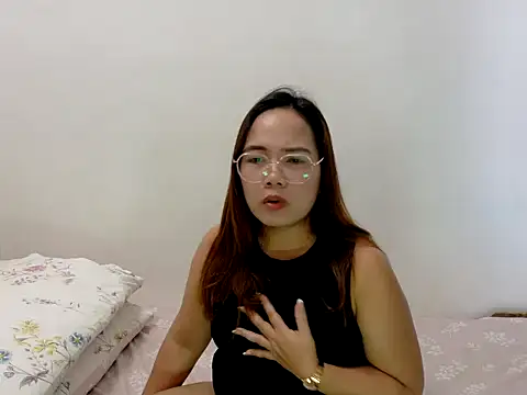 Snapshot of BURBERRY69 chatting on 06-26-26, 07:46 BURBERRY69 online show from 06-26-26, 07:46