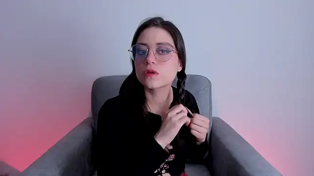 HazelKush online show from 12-15-25, 09:30