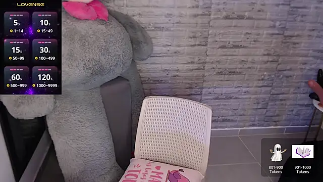 Snapshot of TinnaCobb chatting on 10-23-25, 04:17 TinnaCobb online show from 10-23-25, 04:17