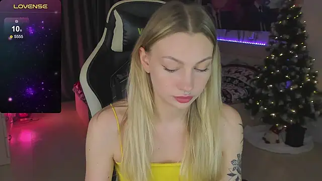 BiMolly online show from 01-18-25, 04:04