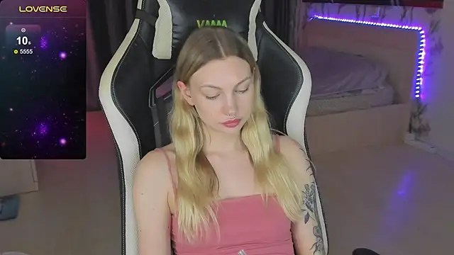 BiMolly online show from 03-13-25, 04:16