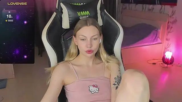 BiMolly online show from 03-19-25, 08:34